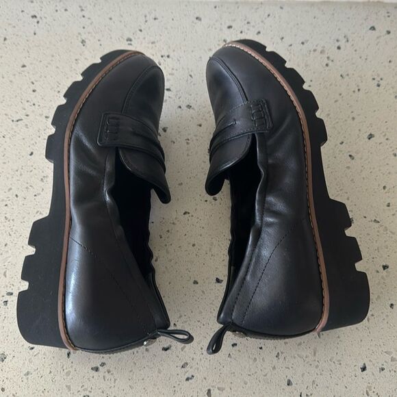 Vionic Cynthia Black Leather Slip-On Penny Loafers Sleek Comfy Shoes Size 8 EUC - Picture 3 of 12